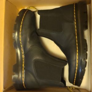 Black dr.martens women size 10